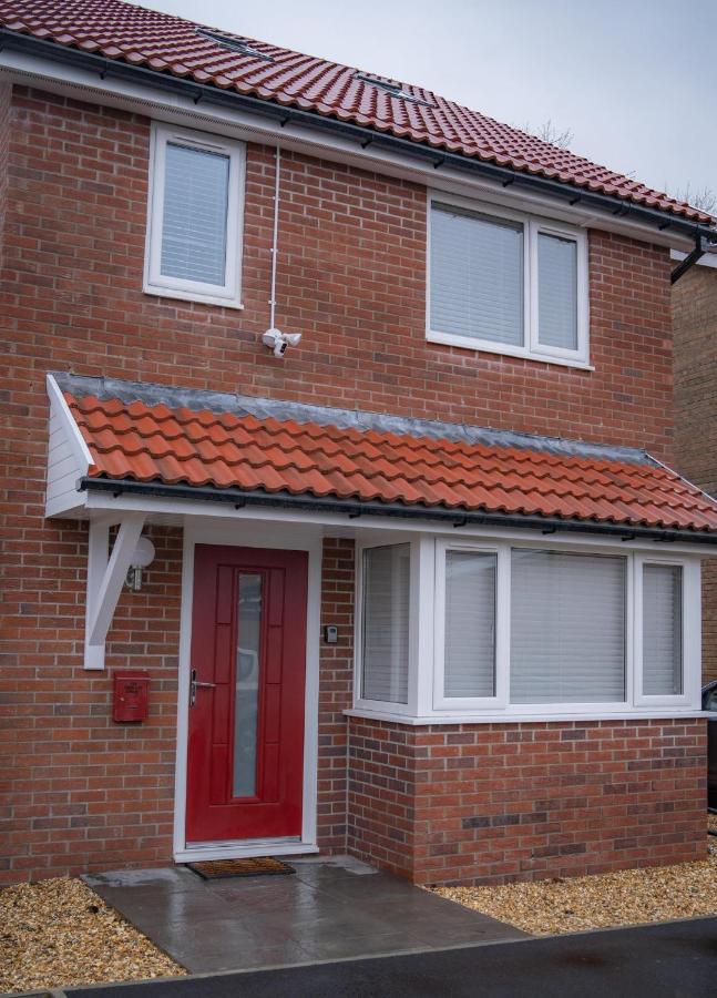 The Red House Modern Stylish Home From Home Walking Distance To Cardiff Bay And City Centre With Parking Exterior photo